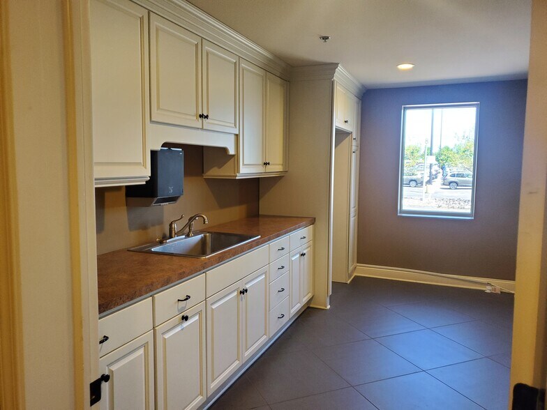 More Photos Of 4255 McKinley Pky, Hamburg Manufacturing For Lease