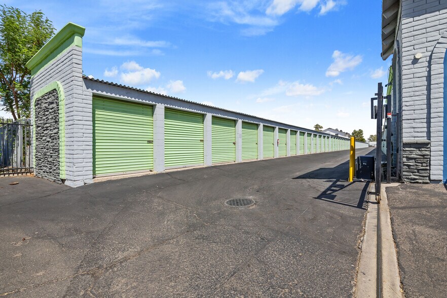 More Photos Of 6129 N 59th Ave, Glendale Self Storage For Sale