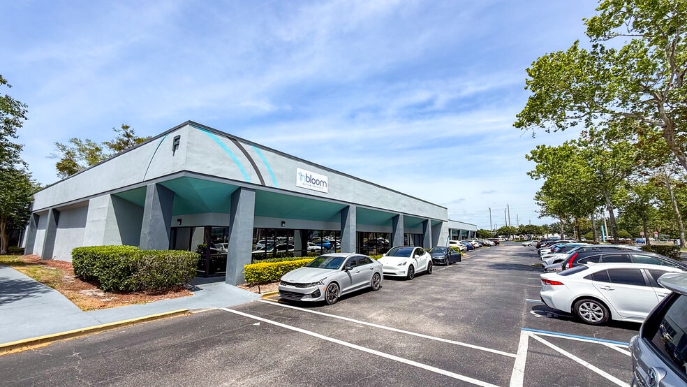 More Photos Of 5730-5892 S Semoran Blvd, Orlando Unknown For Lease