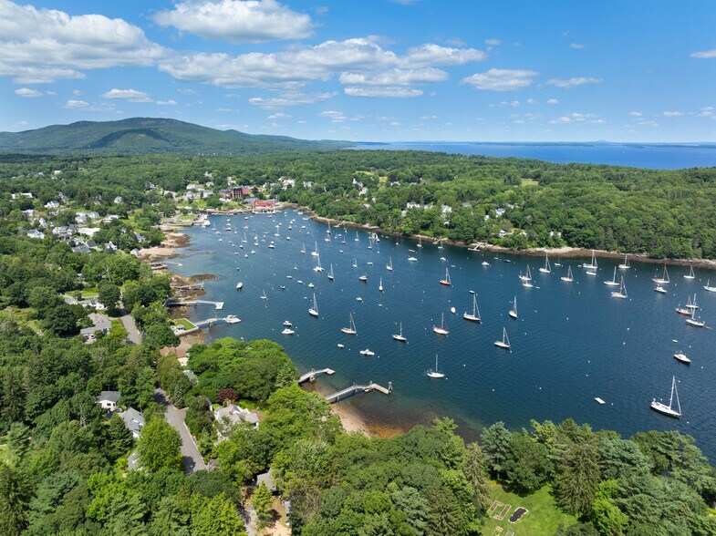 More Photos Of 337 Commercial St, Rockport Hotel For Sale