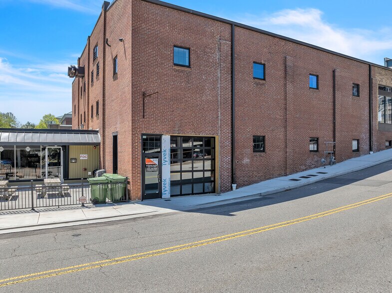 More Photos Of 201 S Court Street, Maryville General Retail For Lease