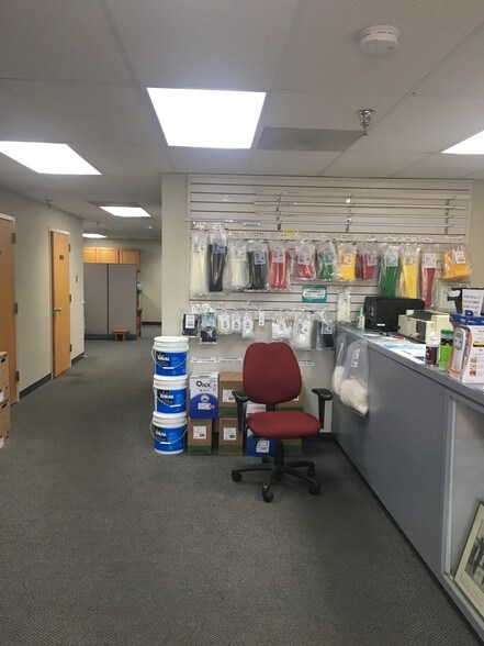 More Photos Of 7901-7905 Cessna Ave, Gaithersburg Warehouse For Lease