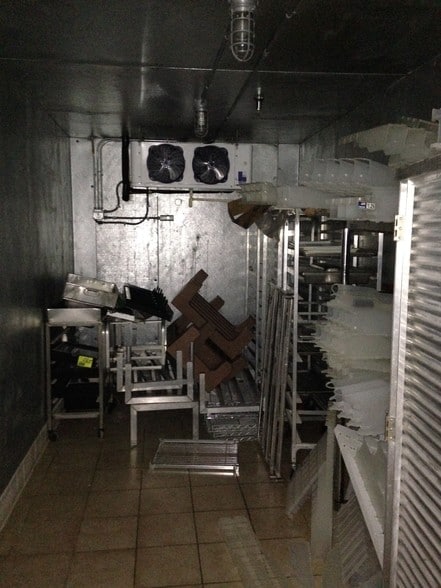 More Photos Of 6801-6917 W Brown Deer Rd, Milwaukee General Retail For Lease