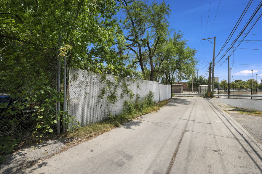 More Photos Of 7828 S Claremont Ave, Chicago Warehouse For Sale