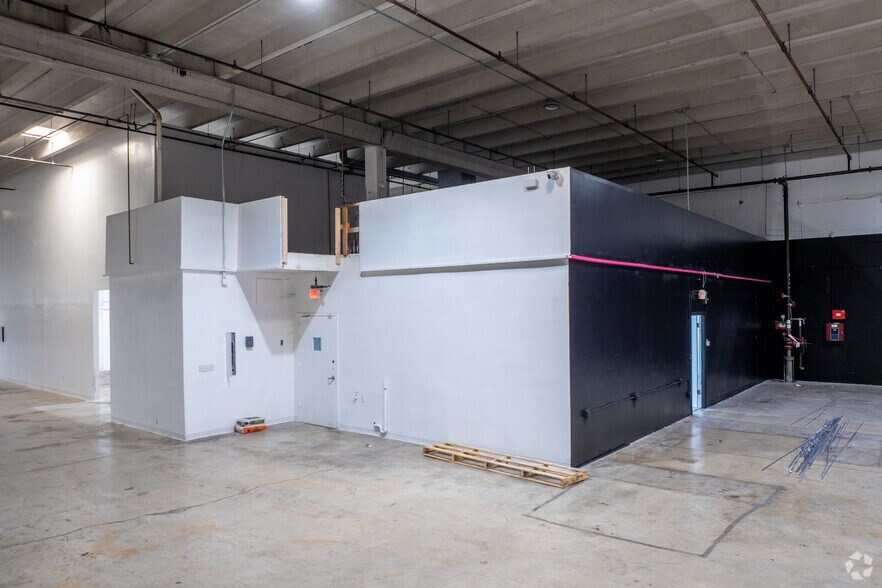 More Photos Of 5240-5260 NW 167th St, Hialeah Warehouse For Lease