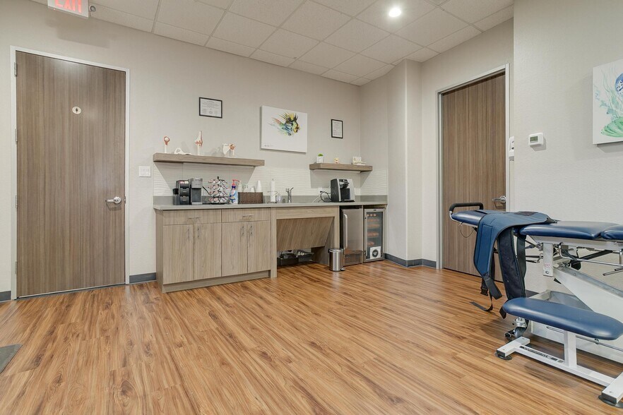 More Photos Of 1580 US Highway 287 N, Mansfield Medical For Lease