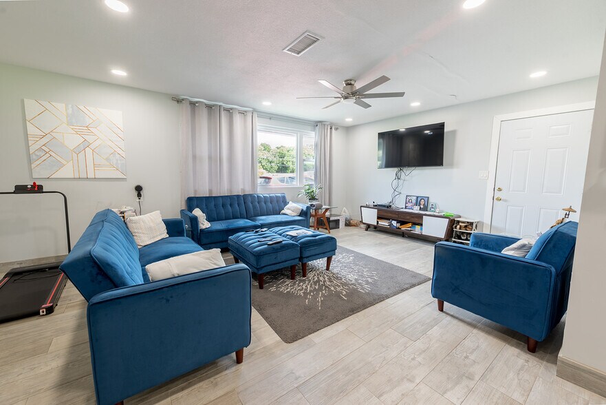 More Photos Of 1757 N Temple Ave, Starke Hotel For Sale