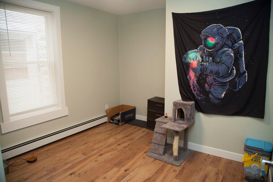 More Photos Of 705 Main St, Ridgeway Freestanding For Sale