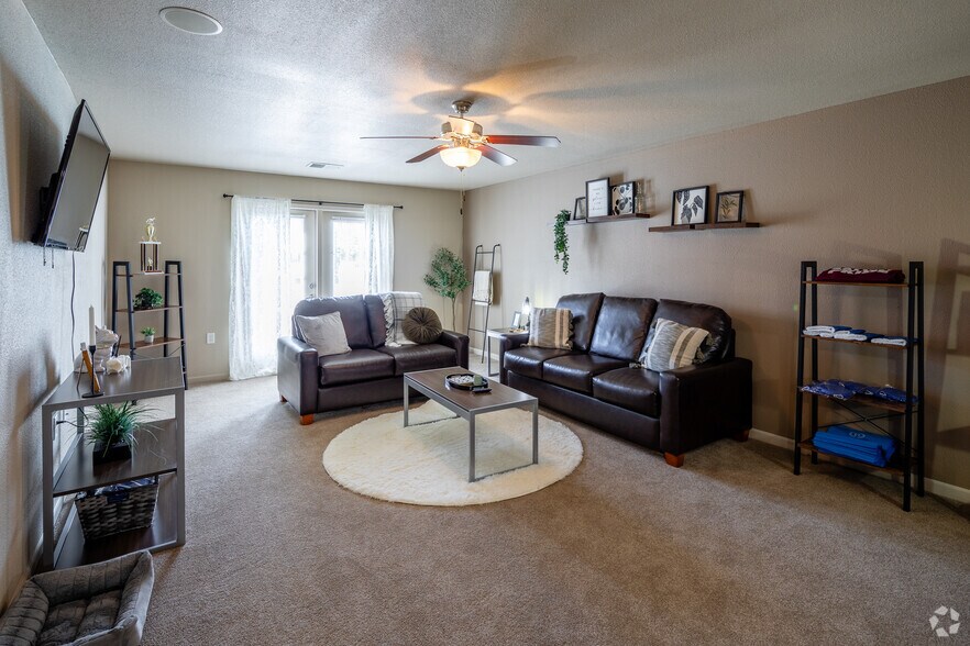 More Photos Of 500 Saluki Blvd, Carbondale Apartments For Sale