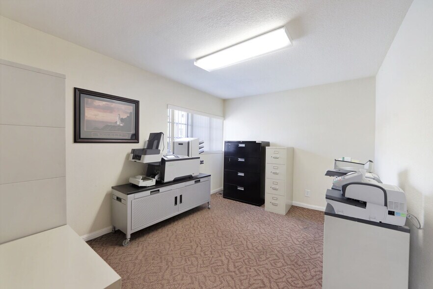 More Photos Of 70 Railroad Ave, Danville Office For Sale