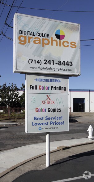 More Photos Of 3201-3211 W Warner Ave, Santa Ana Light Manufacturing For Lease