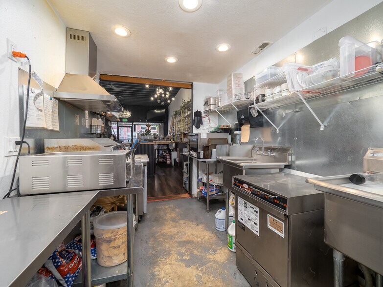More Photos Of 503 E 1st St, Newberg Storefront For Sale