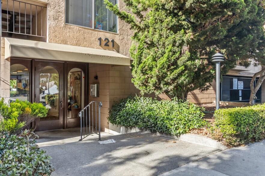 More Photos Of 121 41st St, Oakland Apartments For Sale