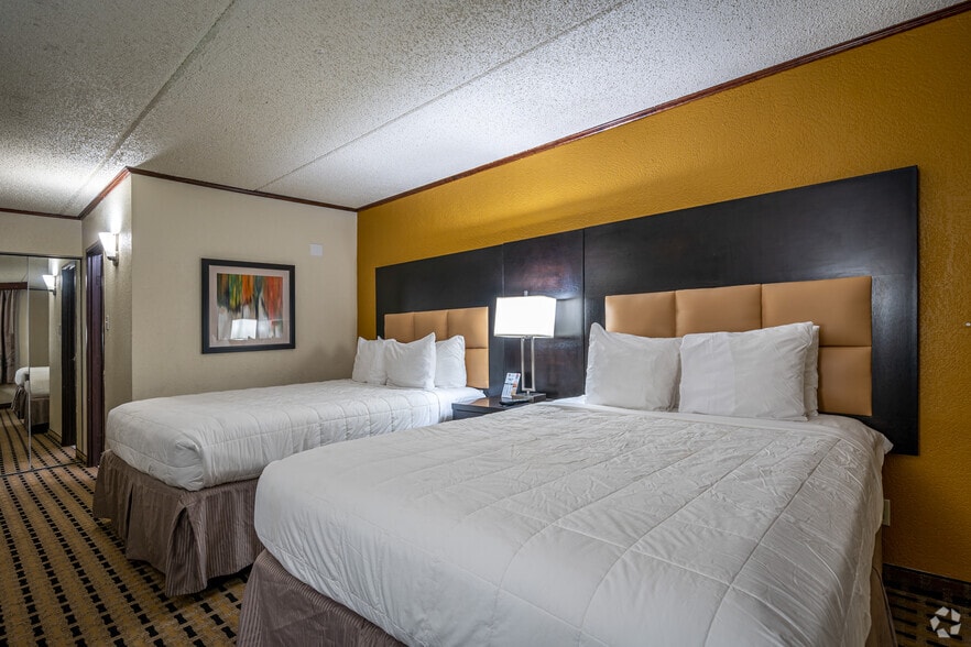 More Photos Of 925 Highway 332, Lake Jackson Hotel For Sale