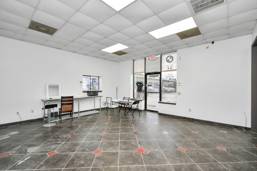 More Photos Of 2525 Westhollow Dr, Houston Auto Repair For Sale