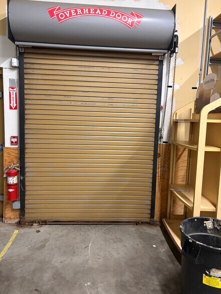 More Photos Of 52 Rockingham Rd, Derry Drugstore For Lease