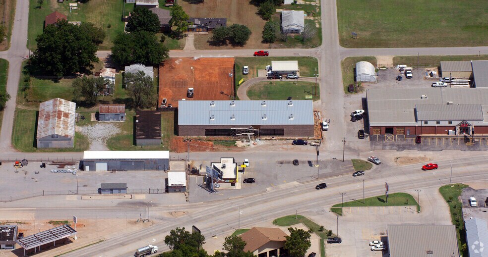 More Photos Of 1523 Stewart Dr, Chickasha Convenience Store For Sale