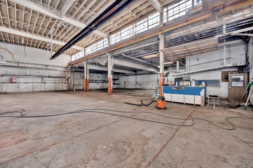 More Photos Of 8820 Lyndon St, Detroit Manufacturing For Sale