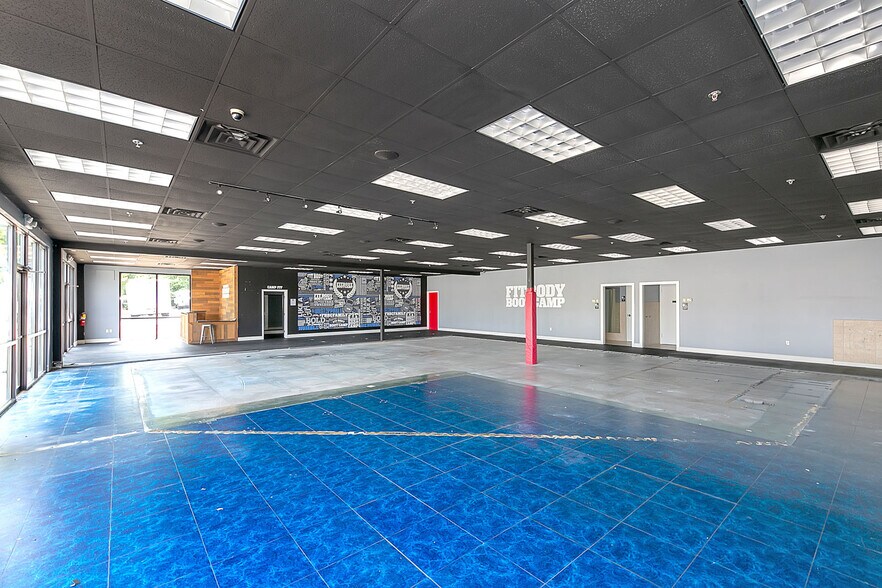 More Photos Of 12926 Highway 92, Woodstock Storefront For Lease