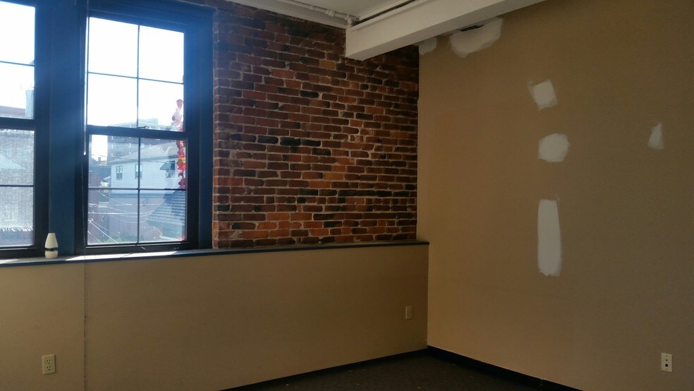 More Photos Of 31 S Main St, Concord General Retail For Sale