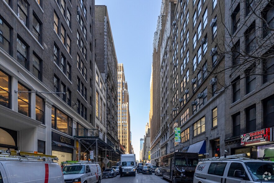 More Photos Of 256-258 W 36th St, New York Office For Lease