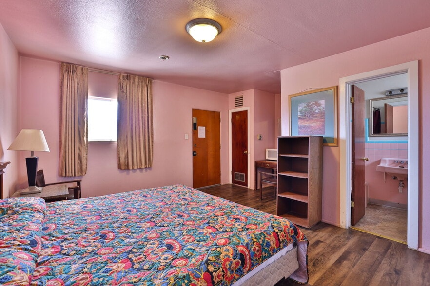More Photos Of 620 W Colorado Ave, Colorado Springs Hotel For Sale