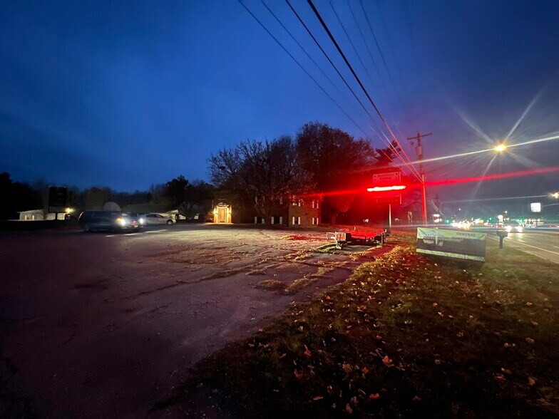 More Photos Of 1444 E Green Bay St, Shawano Office For Lease