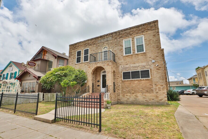 More Photos Of 717 Broadway St, Galveston Apartments For Sale