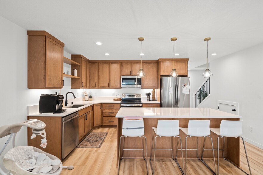 More Photos Of 1013 Peach Rd, Winlock Apartments For Sale