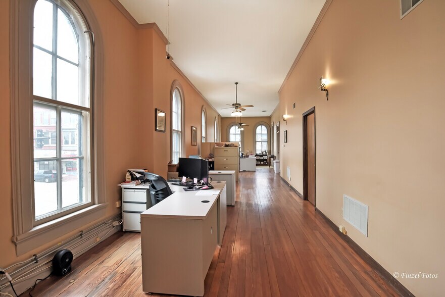 More Photos Of 20 Douglas Ave, Elgin Office For Sale