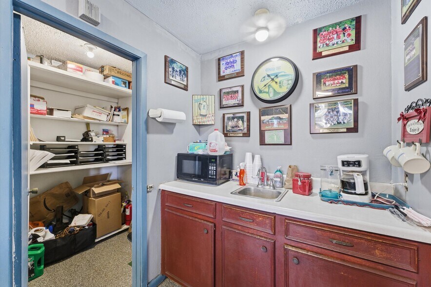More Photos Of 15831 Highway 105 W, Montgomery Light Manufacturing For Sale