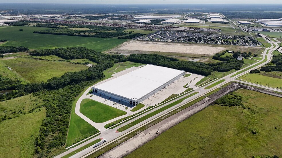 More Photos Of 601 W Pleasant Run Rd, Wilmer Distribution For Lease