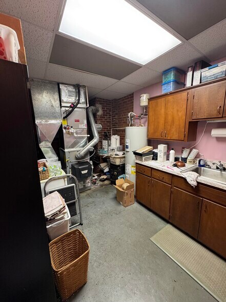More Photos Of 100 N Buckmarsh St, Berryville Office For Lease
