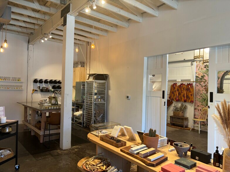 More Photos Of 411 S Main St, Fort Worth Storefront Retail Office For Lease