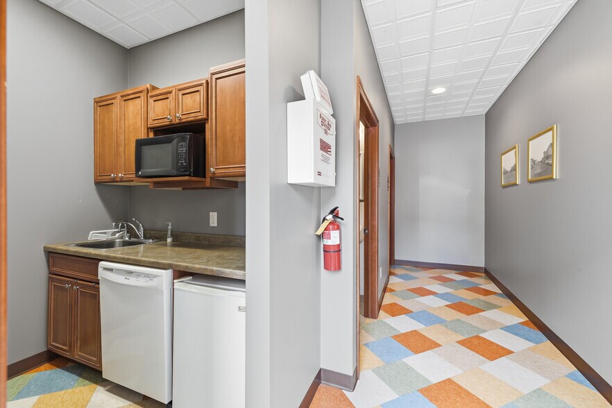 More Photos Of 200 S Minnesota Ave, Saint Peter Office For Sale