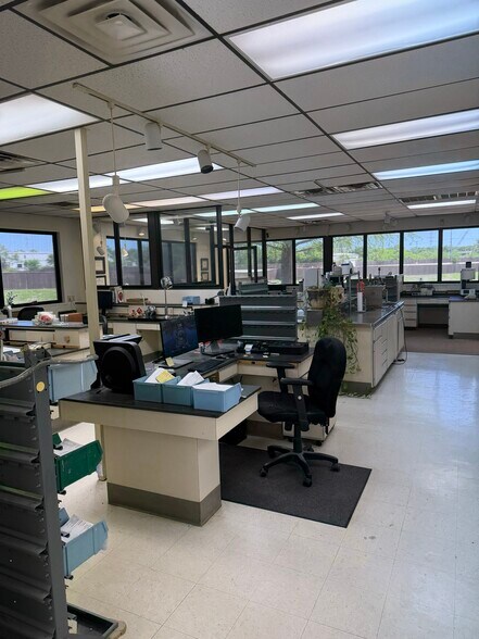 More Photos Of 886 N Mill St, Lewisville Office For Sale