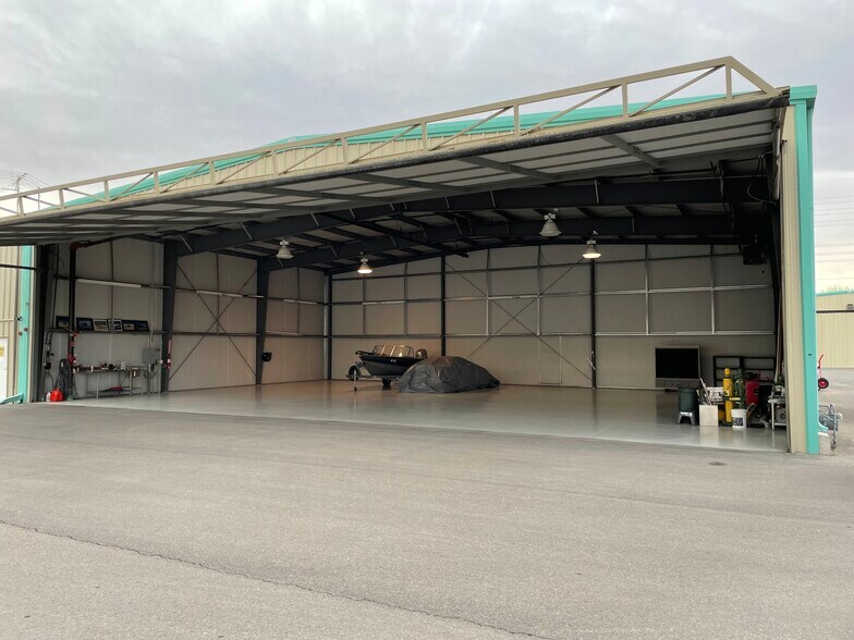 More Photos Of 2730 Airport Dr, North Las Vegas Airplane Hangar For Sale