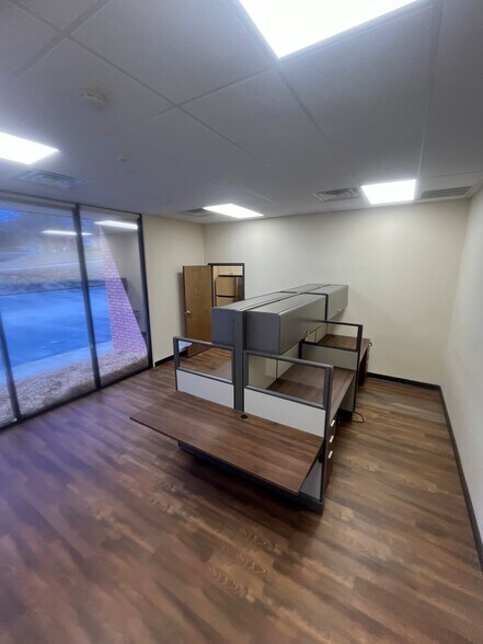 More Photos Of 2317 Danbury Ln, Gainesville Warehouse For Lease