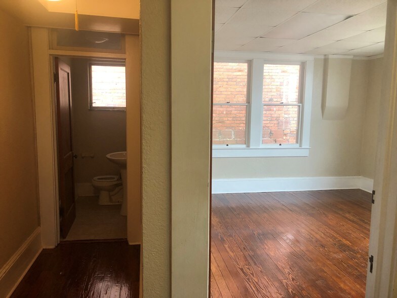 More Photos Of 15-17 E Magnolia Ave, Eustis Office For Lease
