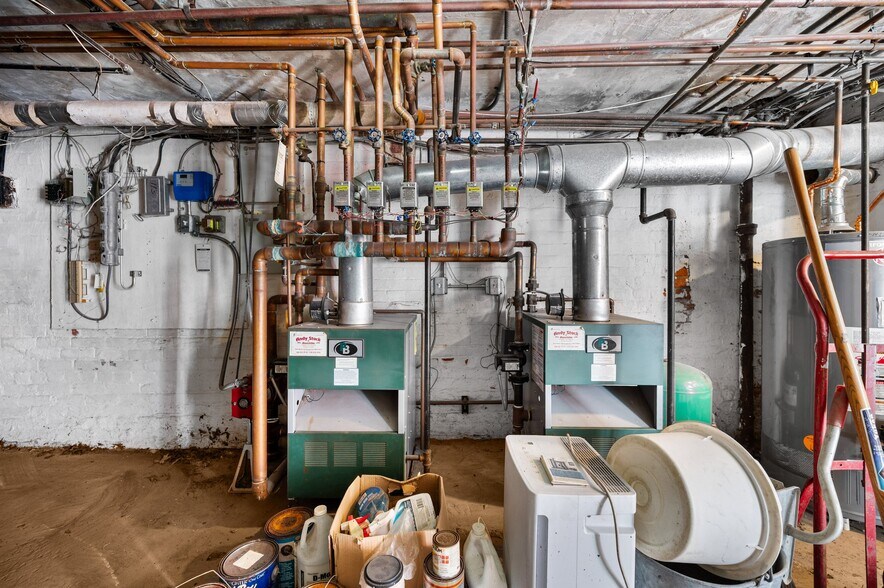 More Photos Of 16903 Fischer Rd, Cleveland Office For Sale