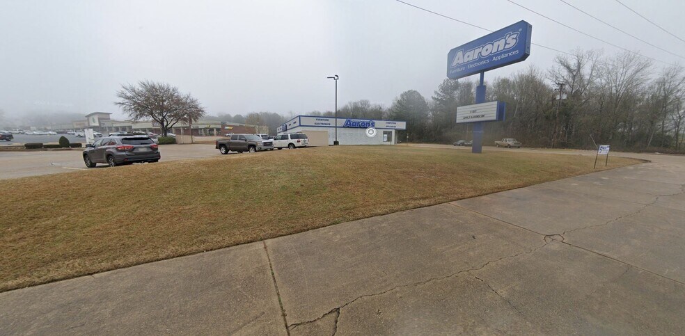More Photos Of 2850 N Market St, Shreveport Freestanding For Sale