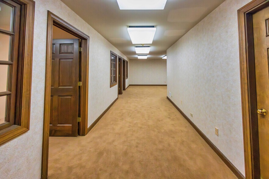More Photos Of 1615 W Colonial Pky, Inverness Office For Sale