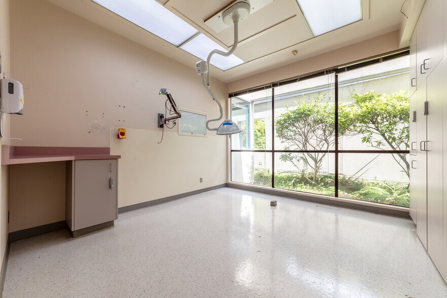 More Photos Of 2600-2602 Cherry Ave, Bremerton Medical For Lease