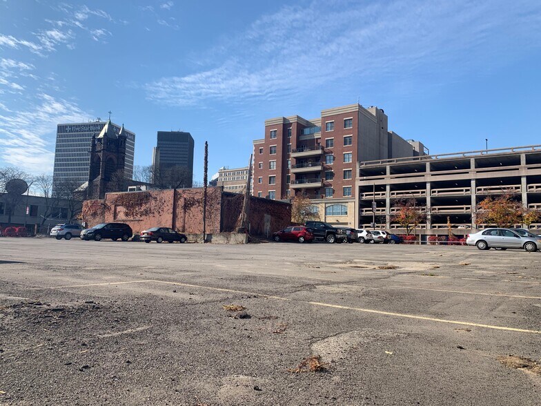 More Photos Of 170 East Ave, Rochester Bar For Sale