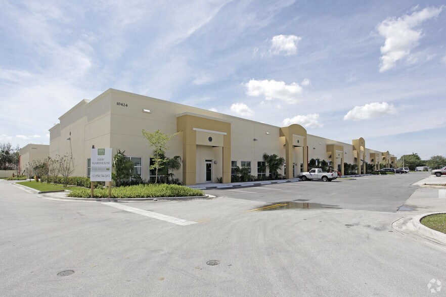 More Photos Of 10424 W State Road 84, Davie Warehouse For Lease