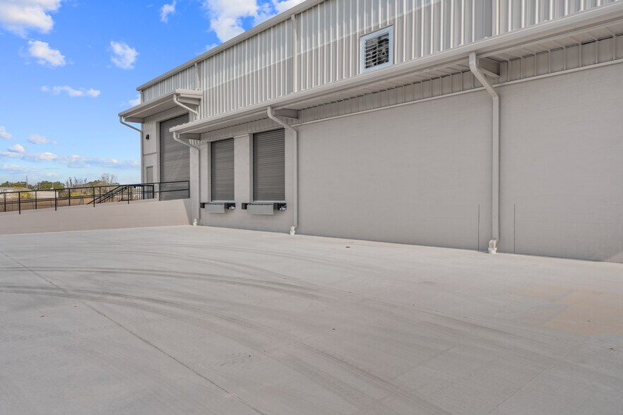 More Photos Of 5435 SW 6th Pl, Ocala Warehouse For Lease