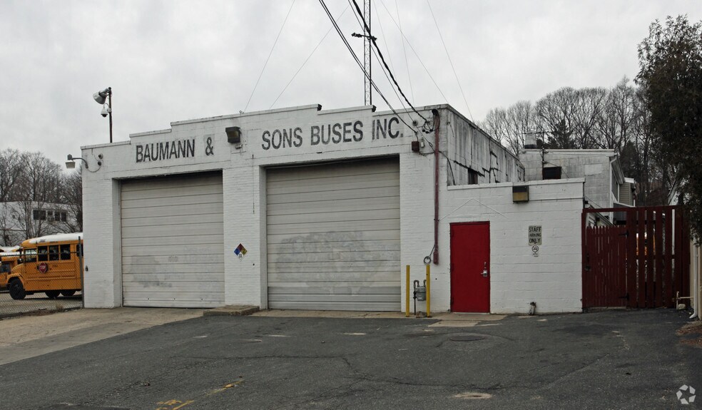 More Photos Of 24 Railroad Ave, East Northport Service For Sale