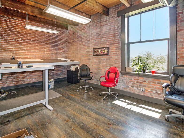 More Photos Of 2630 Charlevoix St, Detroit Office For Sale