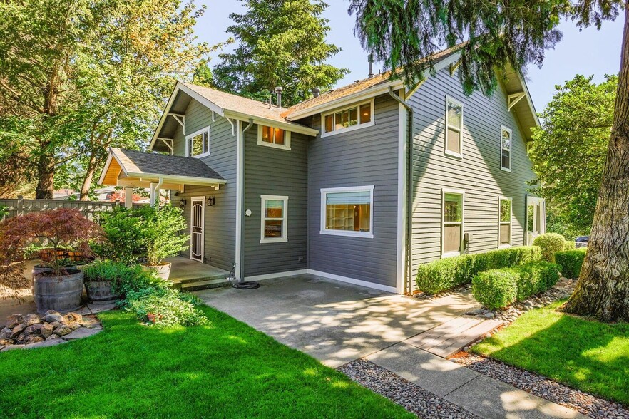 More Photos Of 111 Cedar St, Rogue River Office Residential For Sale