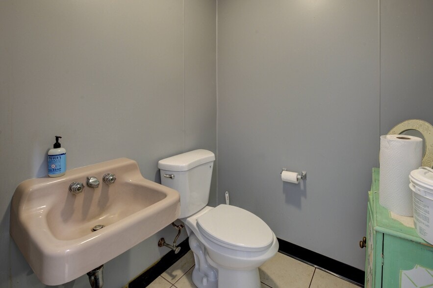 More Photos Of 257 Warren Ave, East Providence Storefront For Sale